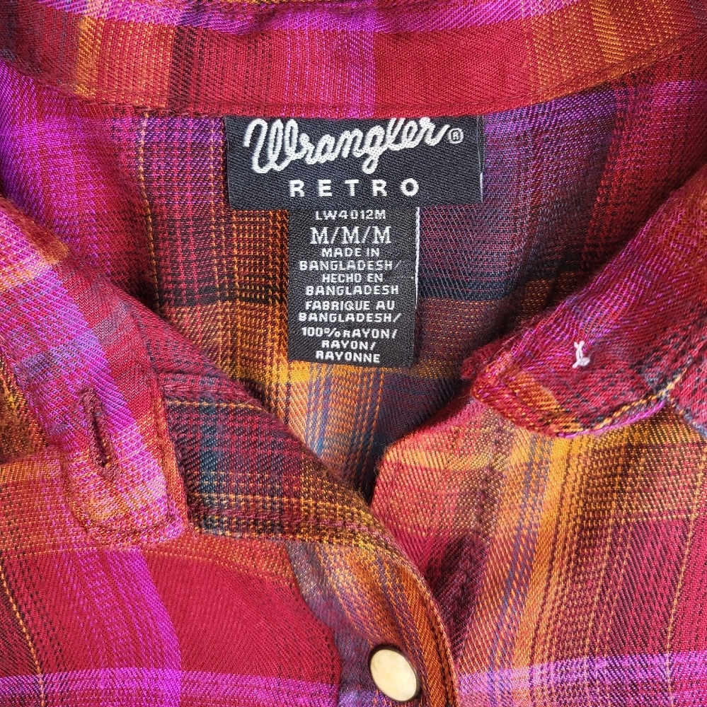 Wrangler Retro Bright Button-up Top with Pearl Snap Buttons - Picture 6 of 7